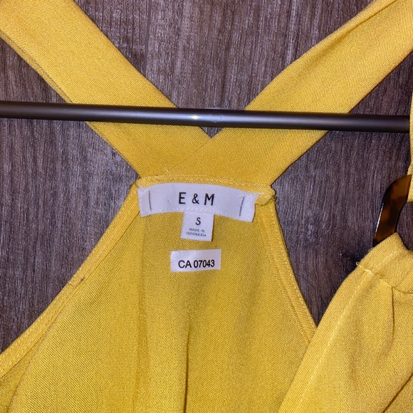 Super cute E&M  Wrap Top💛 - Picture 2 of 2